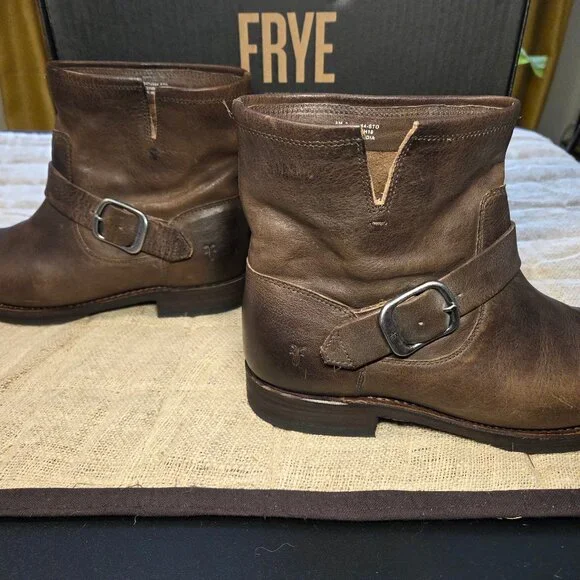 FRYE Veronica Bootie, 8, Like New Condition, With Box - Picture 6 of 11